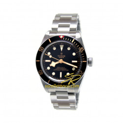 Presentato a Baselworld 2018 il nuovo TUDOR Black Bay FIFTY‑EIGHT rende omaggio ai suoi primi orologi subacquei. Monta un nuovo movimento di Manifattura TUDOR e un bracciale acciaio. L'orologio e' adatto a chi ha un polso sottile e a chi ama lo stile vintage.