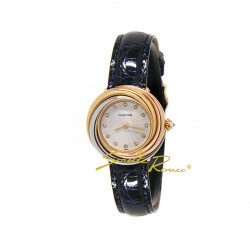 Cartier Trinity è un orologio da donna disponibile con movimento al quarzo, cassa in oro rosa, bianco e giallo. A corredo troviamo un cinturino in pellenero con chiusura ardiglione in oro giallo.
