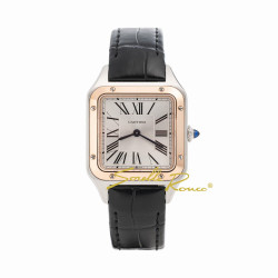 Cartier Santos Dumont è un orologio elegante dotato di movimento al quarzo con cassa in acciaio e lunetta in oro rosa 18kt. A corredo troviamo un cinturino in pelle di alligatore nero con chiusura ardiglione in acciaio.